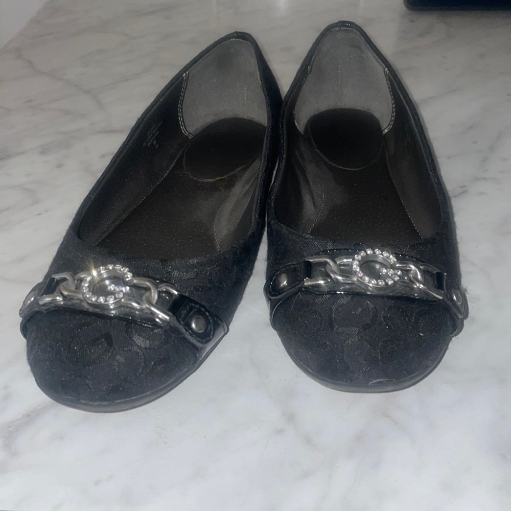 Guess flats